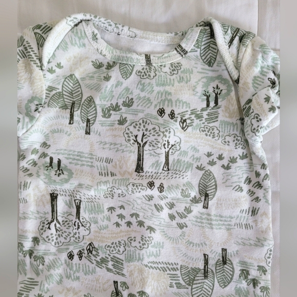 5 Baby Onesies and One Pants - Picture 6 of 7